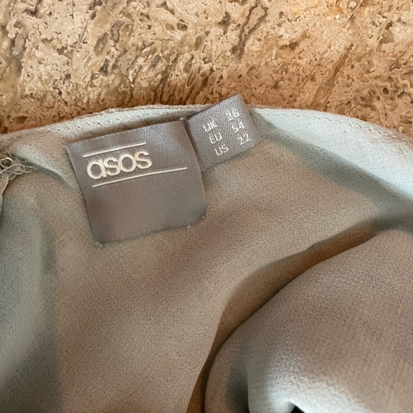 ☀️50% Off! Summer Sale☀️ ASOS PETITE RED CARPET Sequin Grid
Kimono Midi Dress - Picture 7 of 13